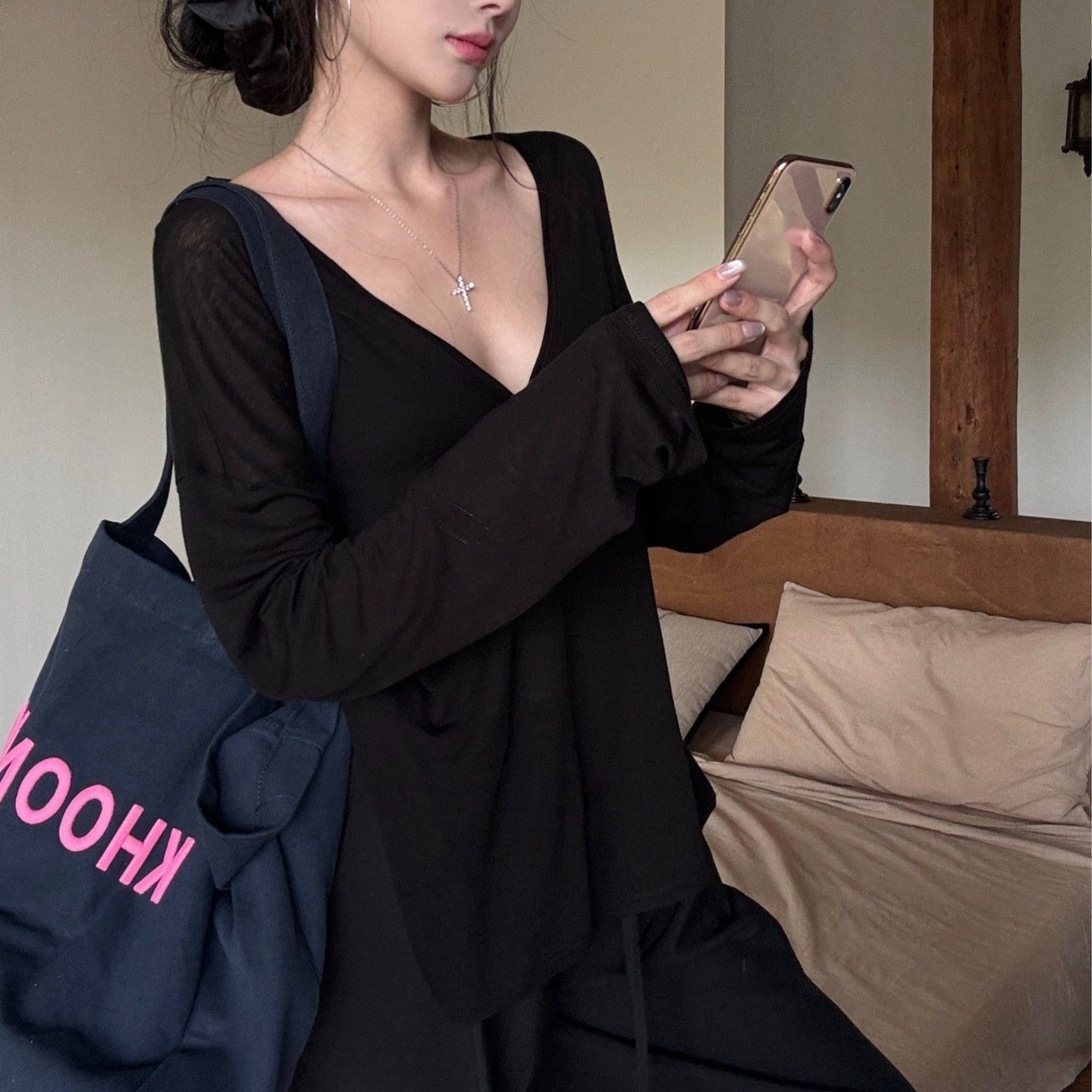 Women's Slim-transparent V-neck Long-sleeved Loose Sun Shield Casual Top