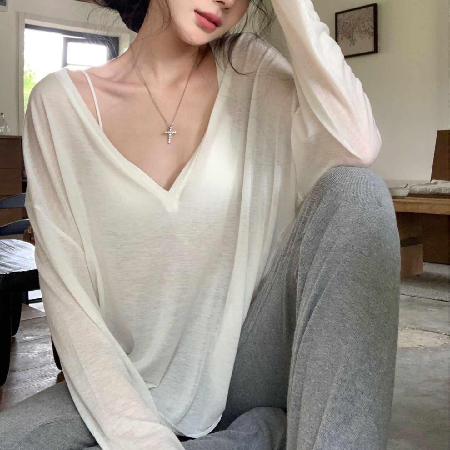 Women's Slim-transparent V-neck Long-sleeved Loose Sun Shield Casual Top